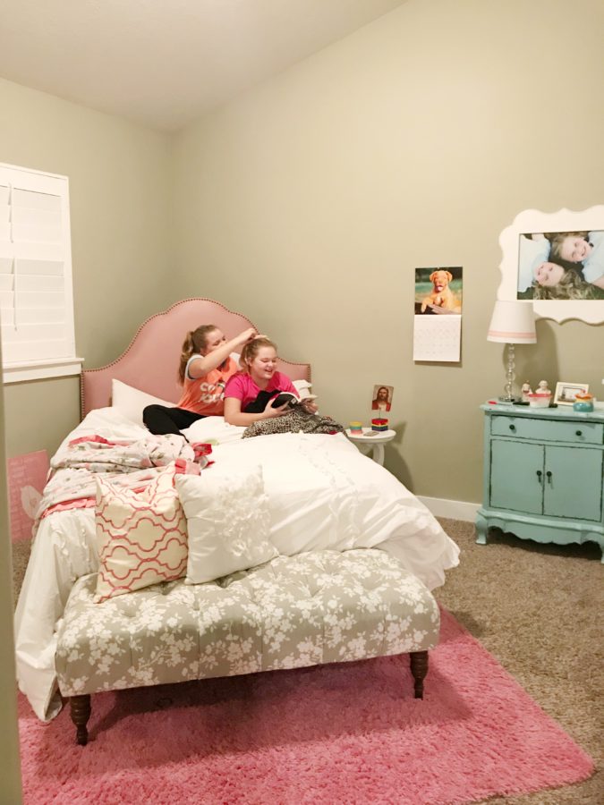Teen bedroom makeover - sunburst painted wall - thehouseofsmiths